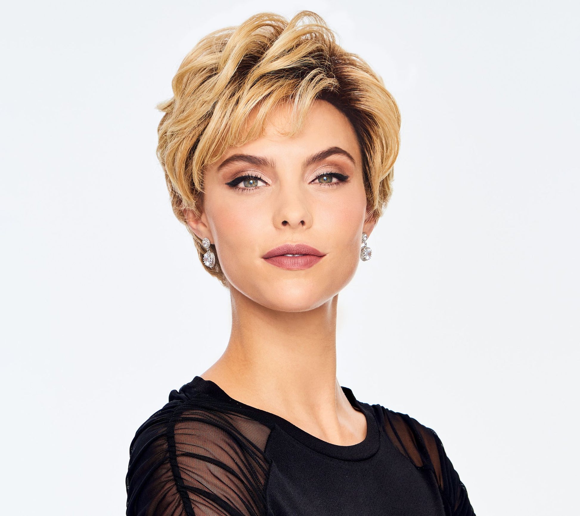 Hairdo Chic Wavy Wig